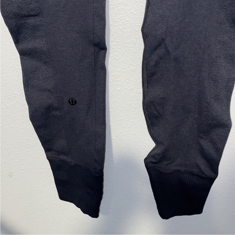 Lululemon Full LengthGray Thermal Pants Size 4 Ribbed Design